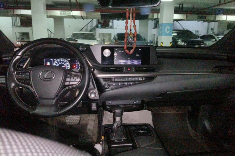 Used Lexus ES 2020 200 Excellence Edition Center Console