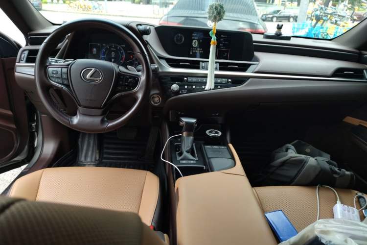 Used Lexus ES 2020 200 Excellence Edition Center Console