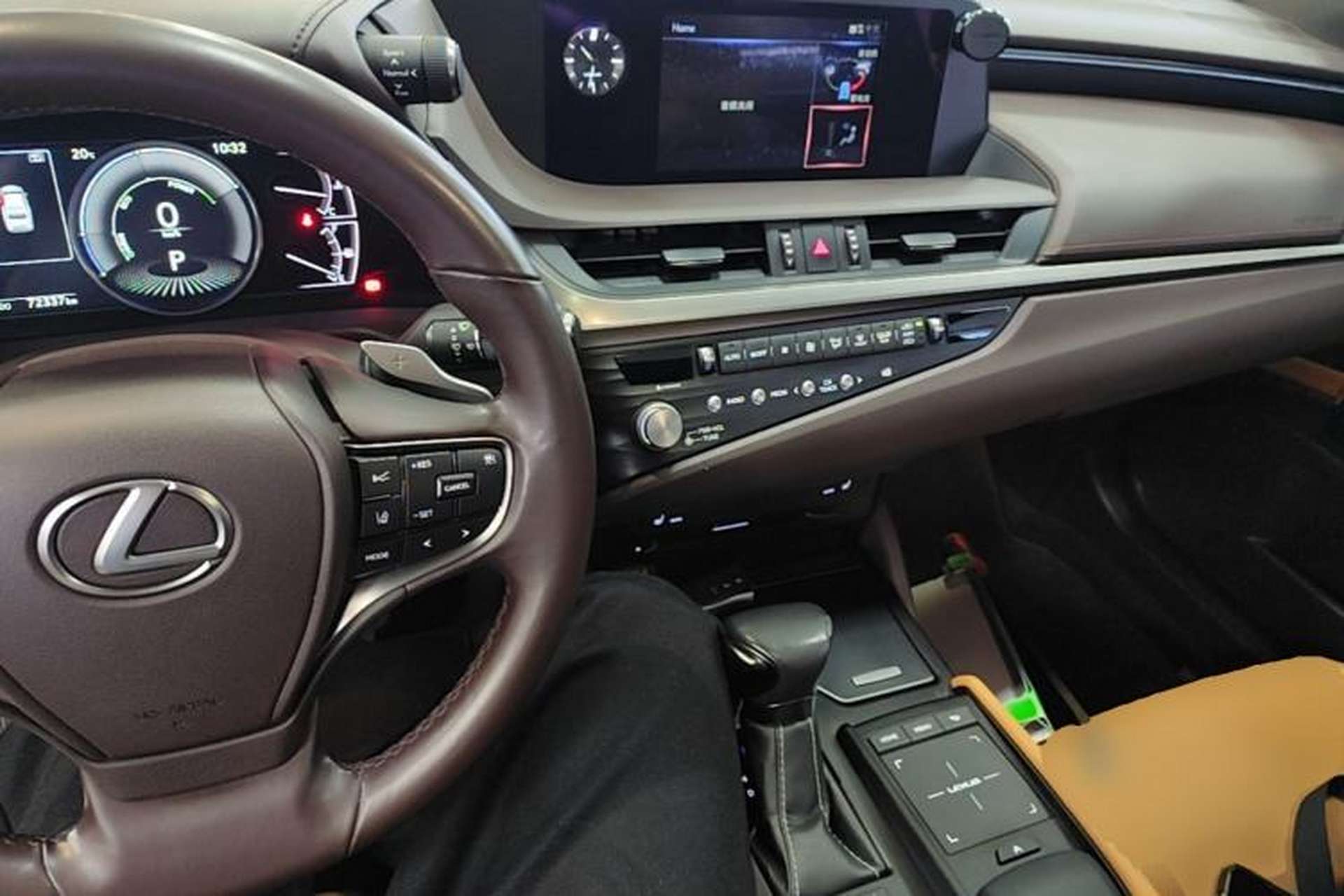 Used Lexus ES 2020 300h Premier Edition Center Console