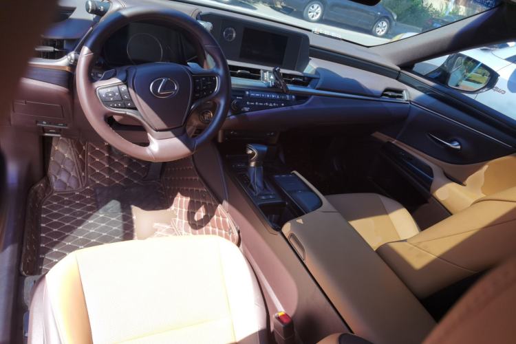Used Lexus ES 2020 200 Excellence Edition Center Console