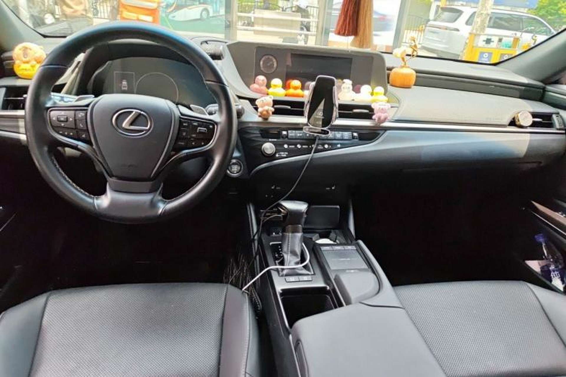 Used Lexus ES 2020 200 Excellence Edition Center Console