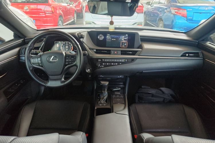 Used Lexus ES 2020 200 Excellence Edition Center Console
