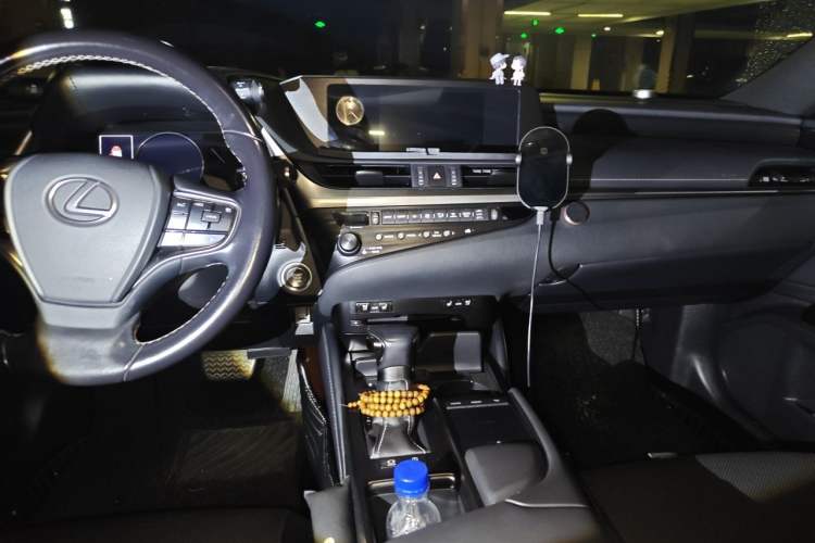 Used Lexus ES 2020 200 Excellence Edition Center Console