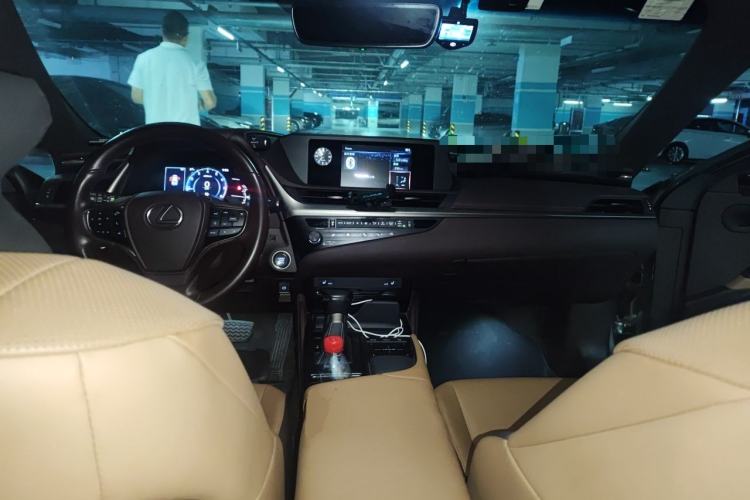 Used Lexus ES 2020 200 Excellence Edition Center Console