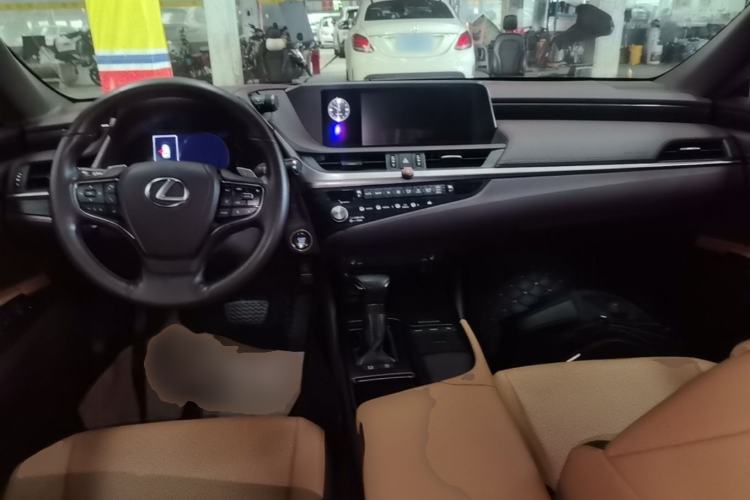 Used Lexus ES 2020 200 Excellence Edition Center Console