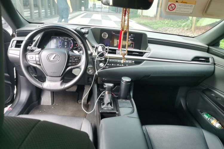 Used Lexus ES 2020 200 Excellence Edition Center Console