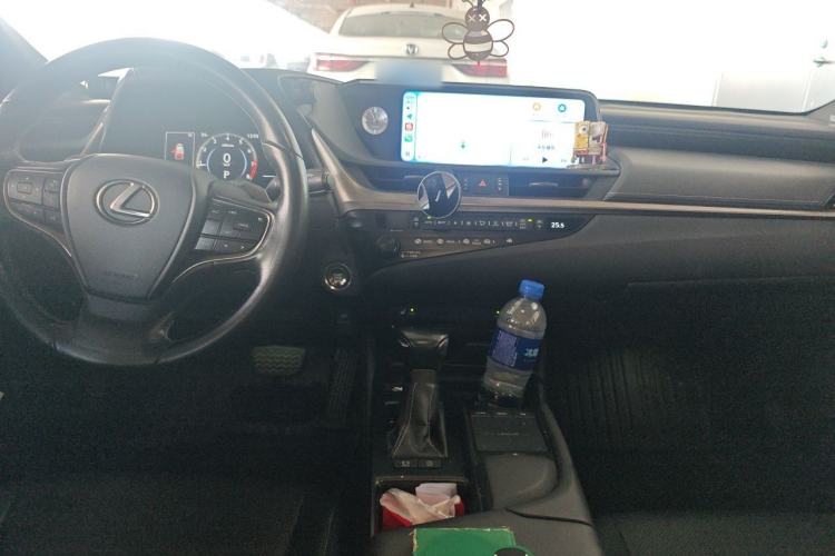 Used Lexus ES 2020 200 Excellence Edition Center Console