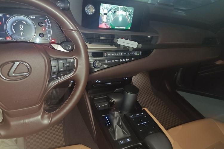 Used Lexus ES  Center Console