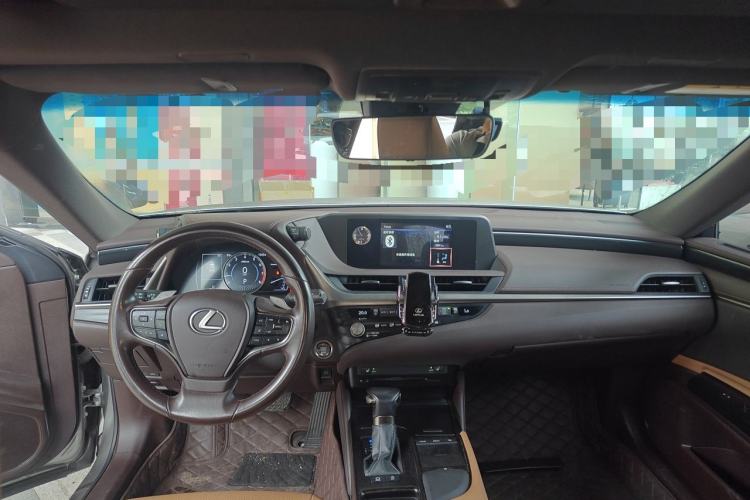 Used Lexus ES 2020 260 Excellence Edition Center Console