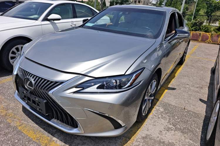Used Lexus ES 2020 200 Excellence Edition Guazi used car, China used car export, Used car for sale, Used Lexus cars, Cheapest cars for sale