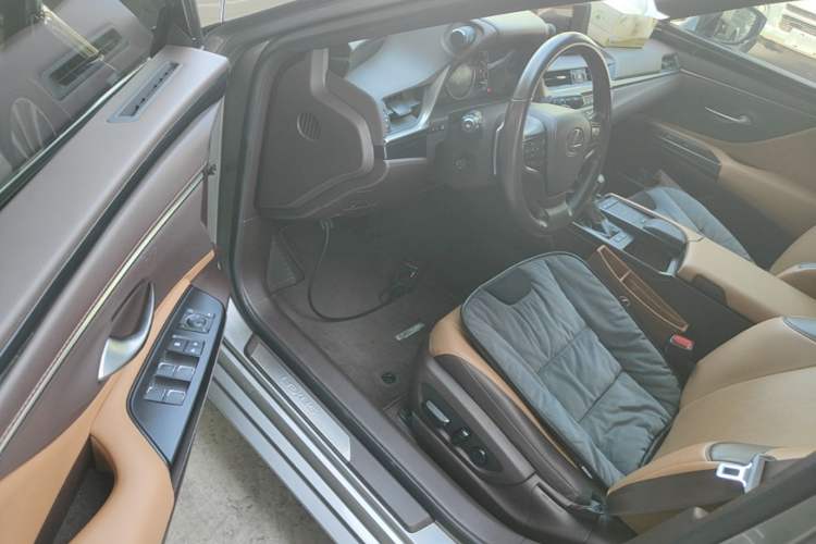 Used Lexus ES 2020 200 Excellence Edition Driver Seat