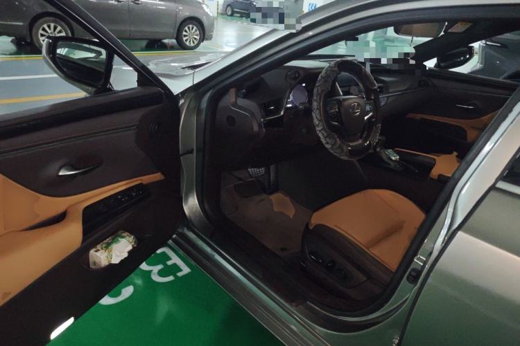 Used Lexus ES 2020 200 Excellence Edition Driver Seat