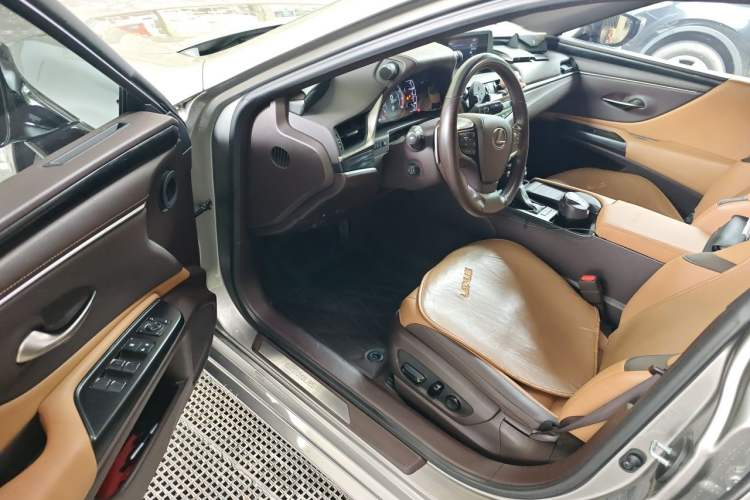 Used Lexus ES 2020 200 Luxury Edition Driver Seat
