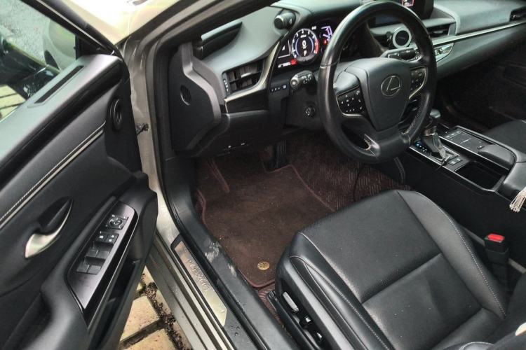 Used Lexus ES 2020 200 Excellence Edition Driver Seat