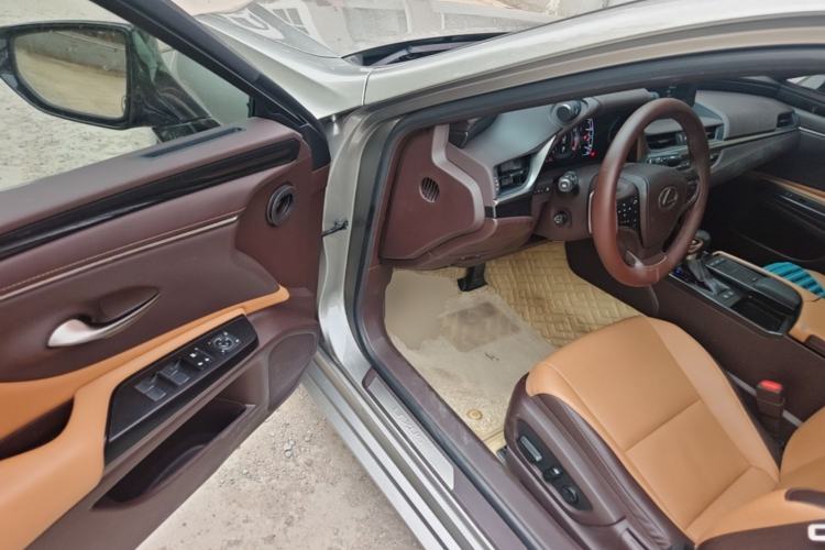 Used Lexus ES 2020 200 Excellence Edition Driver Seat