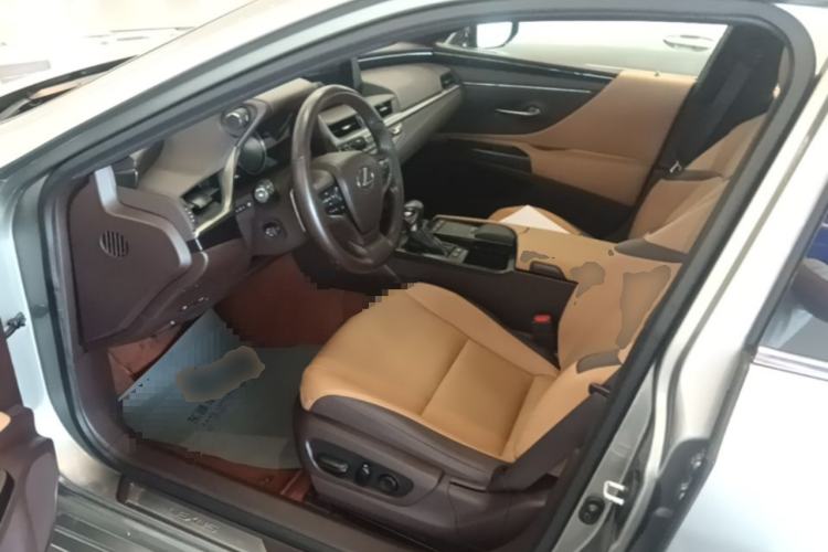 Used Lexus ES 2020 300h Premier Edition Driver Seat