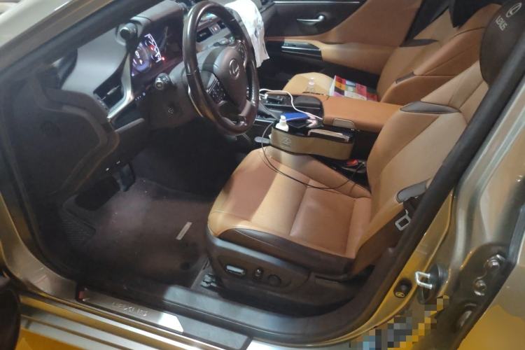 Used Lexus ES 2020 300h Premier Edition Driver Seat