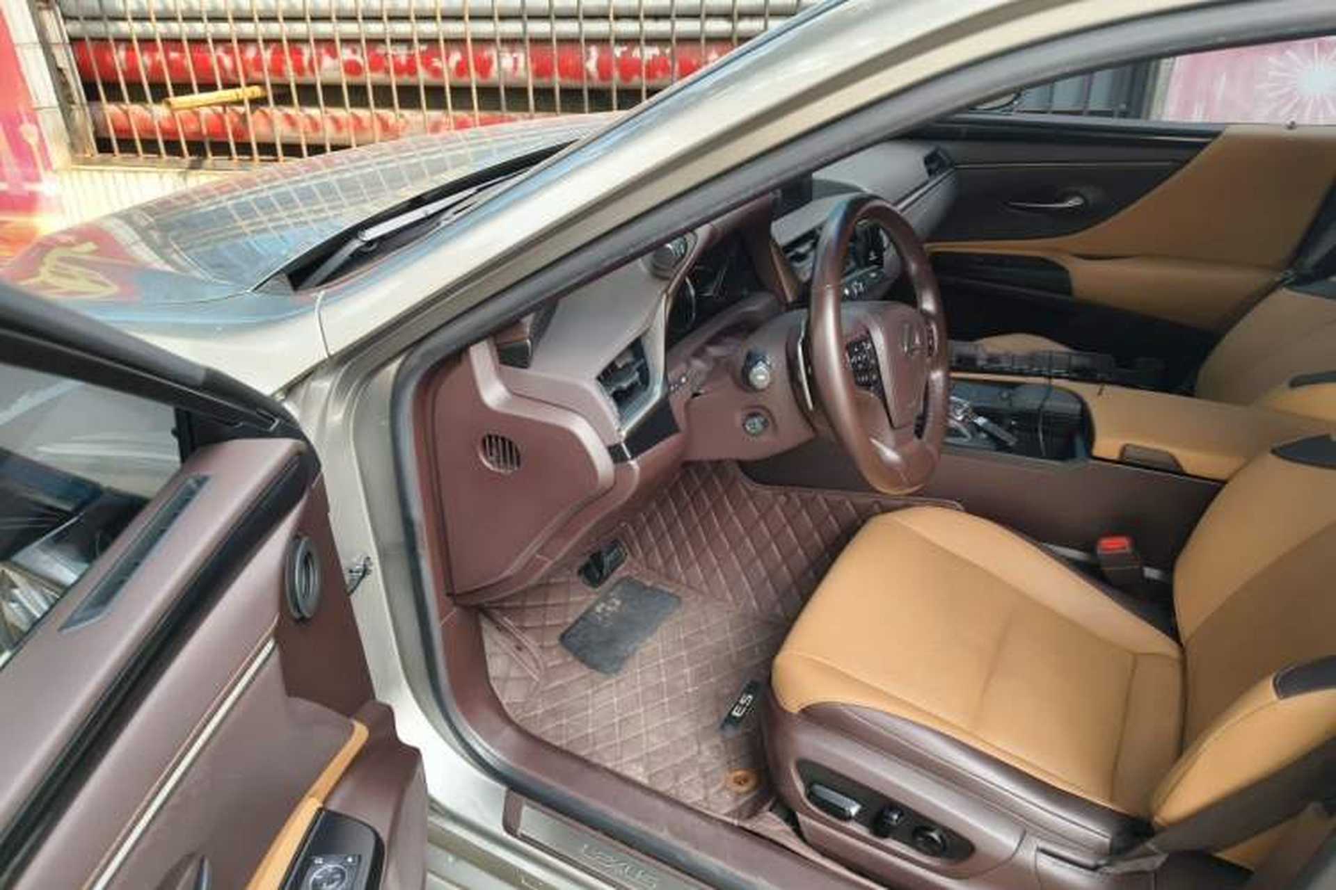 Used Lexus ES 2020 300h Deluxe Edition Driver Seat
