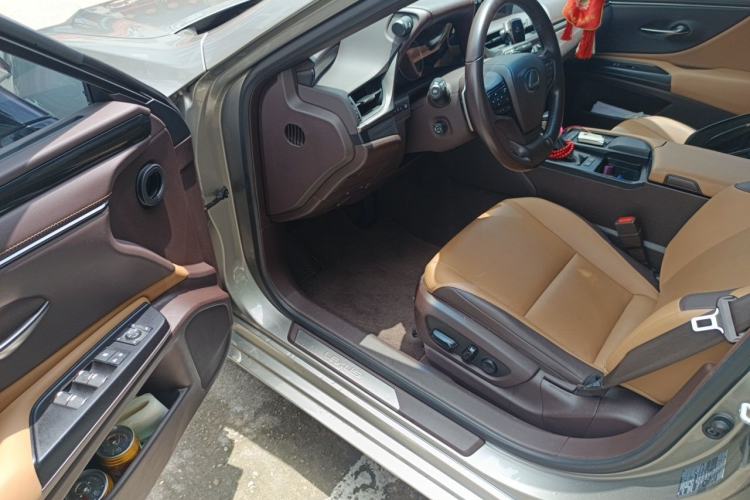 Used Lexus ES 2020 200 Excellence Edition Driver Seat