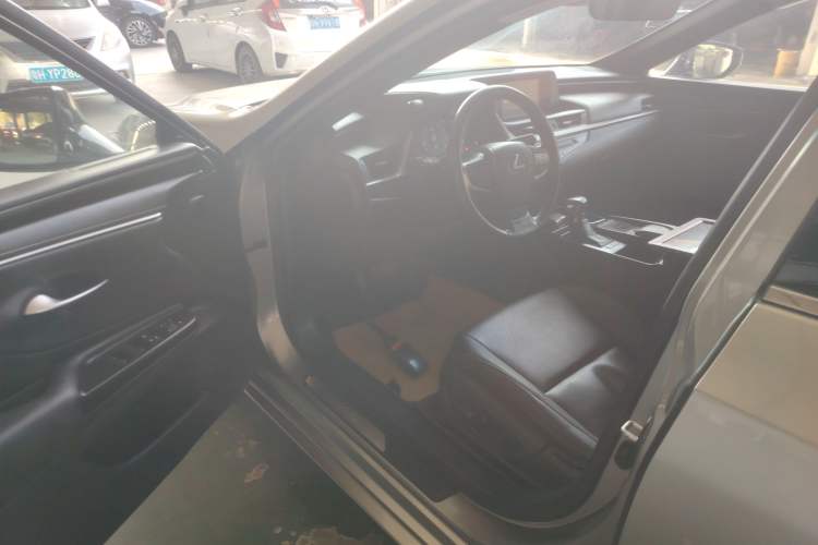 Used Lexus ES 2020 200 Excellence Edition Driver Seat