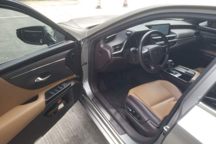 Used Lexus ES 2020 200 Excellence Edition Driver Seat