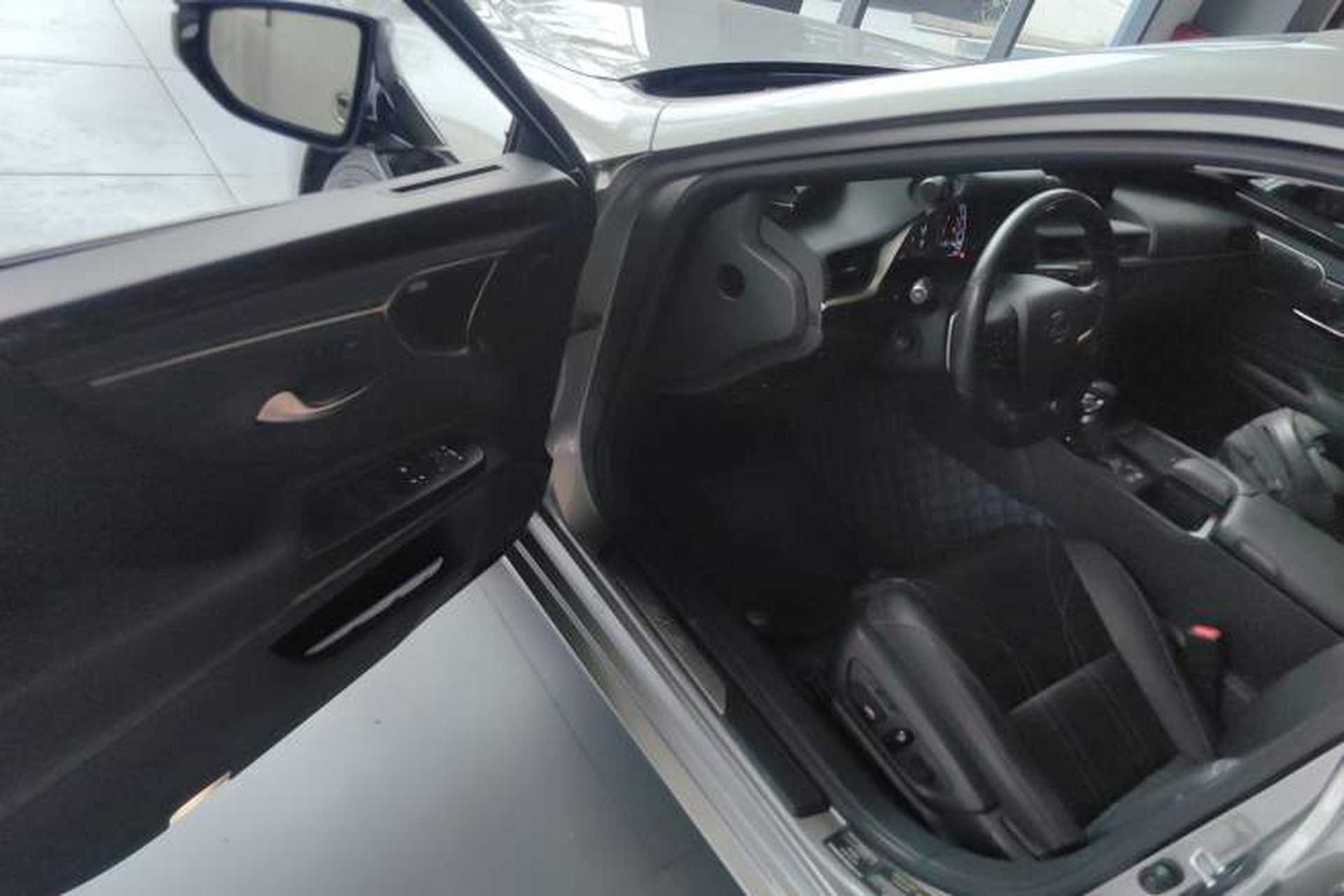 Used Lexus ES 2020 300h Executive Edition Driver Seat