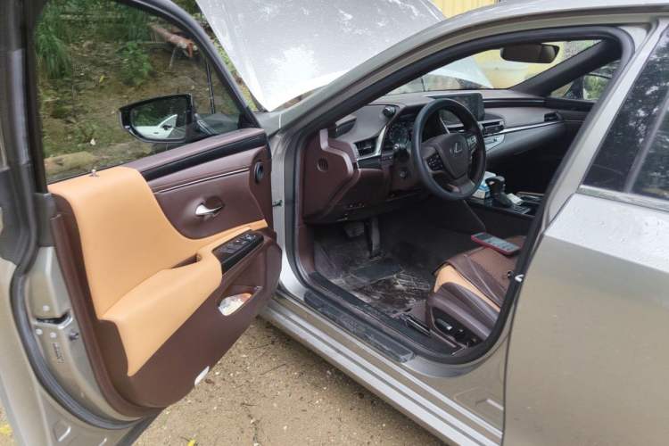 Used Lexus ES 2020 300h Premier Edition Driver Seat