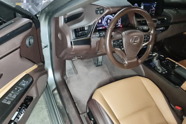 Used Lexus ES 2020 300h Premier Edition Driver Seat