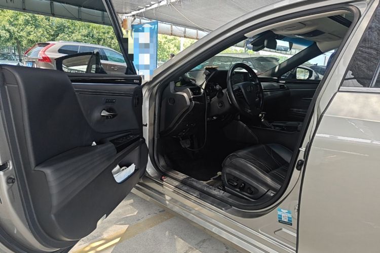 Used Lexus ES 2020 300h Premium Edition Driver Seat