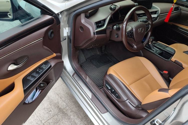 Used Lexus ES 2020 200 Excellence Edition Driver Seat
