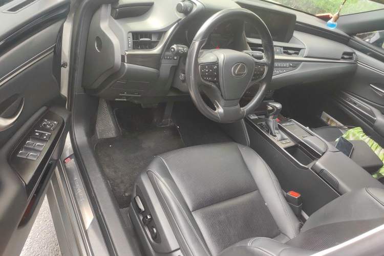 Used Lexus ES 2020 200 Excellence Edition Driver Seat