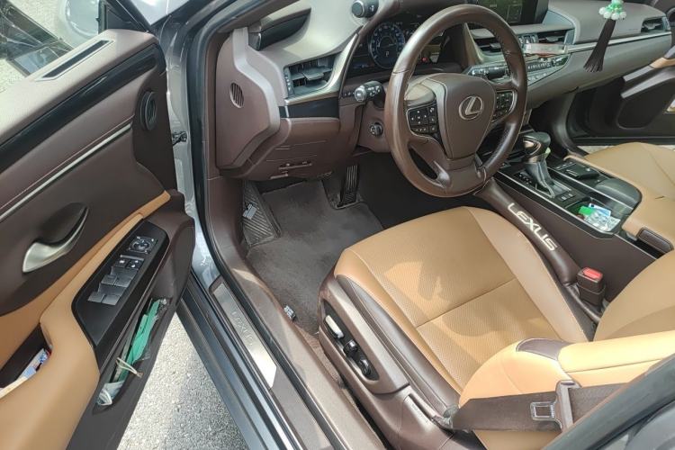 Used Lexus ES 2020 200 Excellence Edition Driver Seat