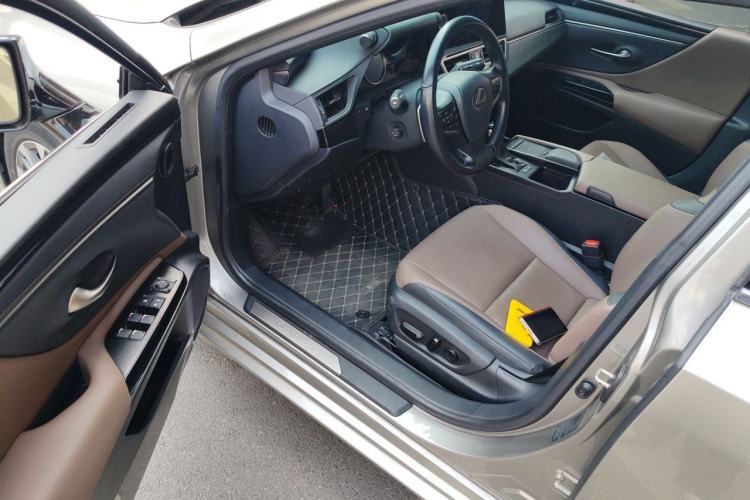Used Lexus ES 2020 200 Excellence Edition Driver Seat