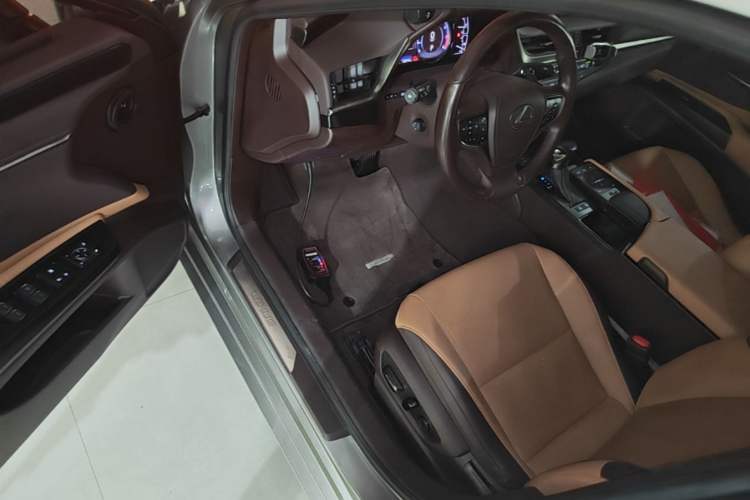 Used Lexus ES 2020 200 Excellence Edition Driver Seat