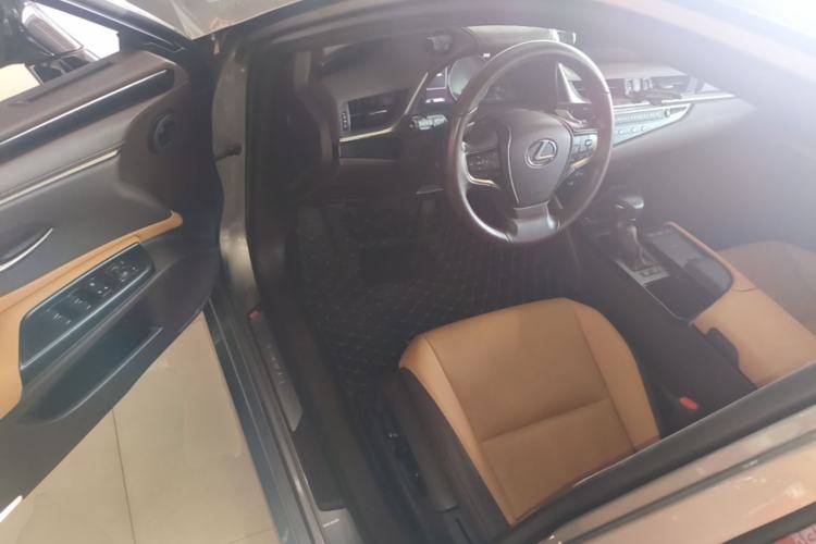 Used Lexus ES 2020 200 Excellence Edition Driver Seat