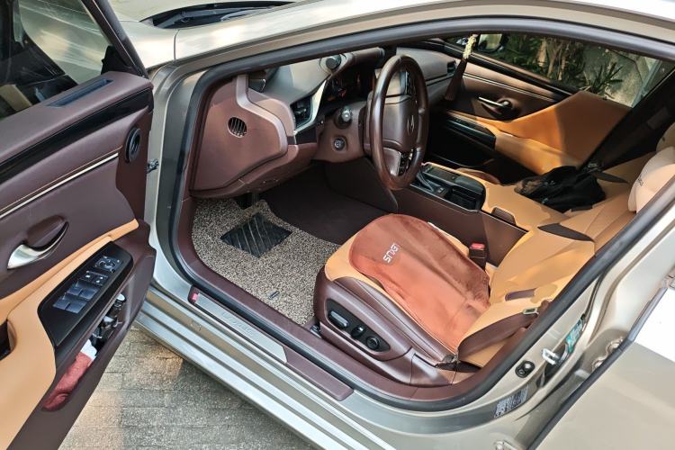 Used Lexus ES 2020 300h Premier Edition Driver Seat