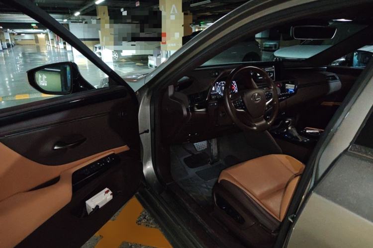 Used Lexus ES 2020 300h Premier Edition Driver Seat
