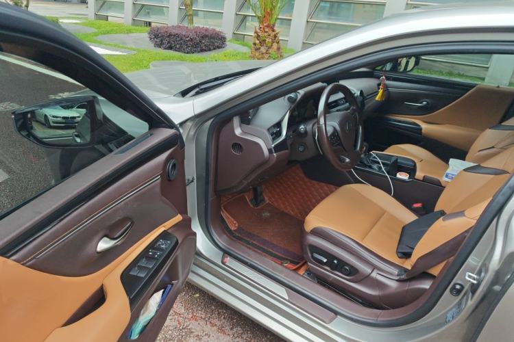 Used Lexus ES  Driver Seat
