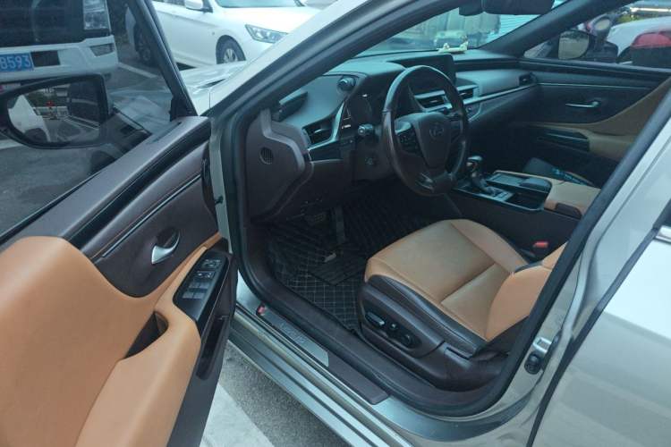 Used Lexus ES 2020 200 Excellence Edition Driver Seat