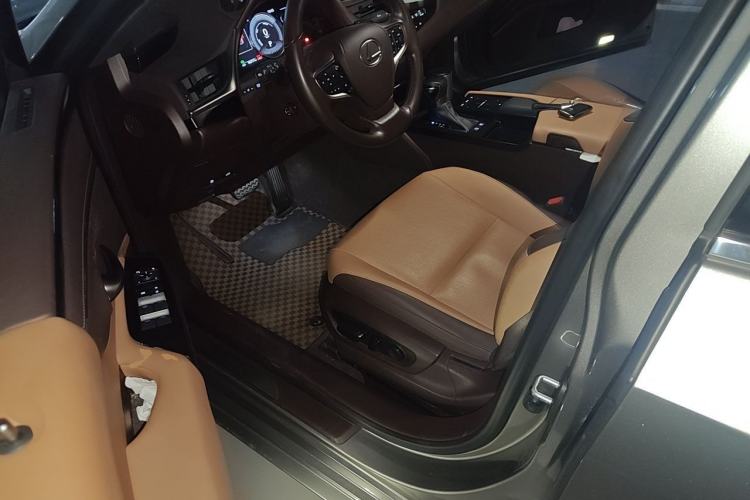 Used Lexus ES  Driver Seat