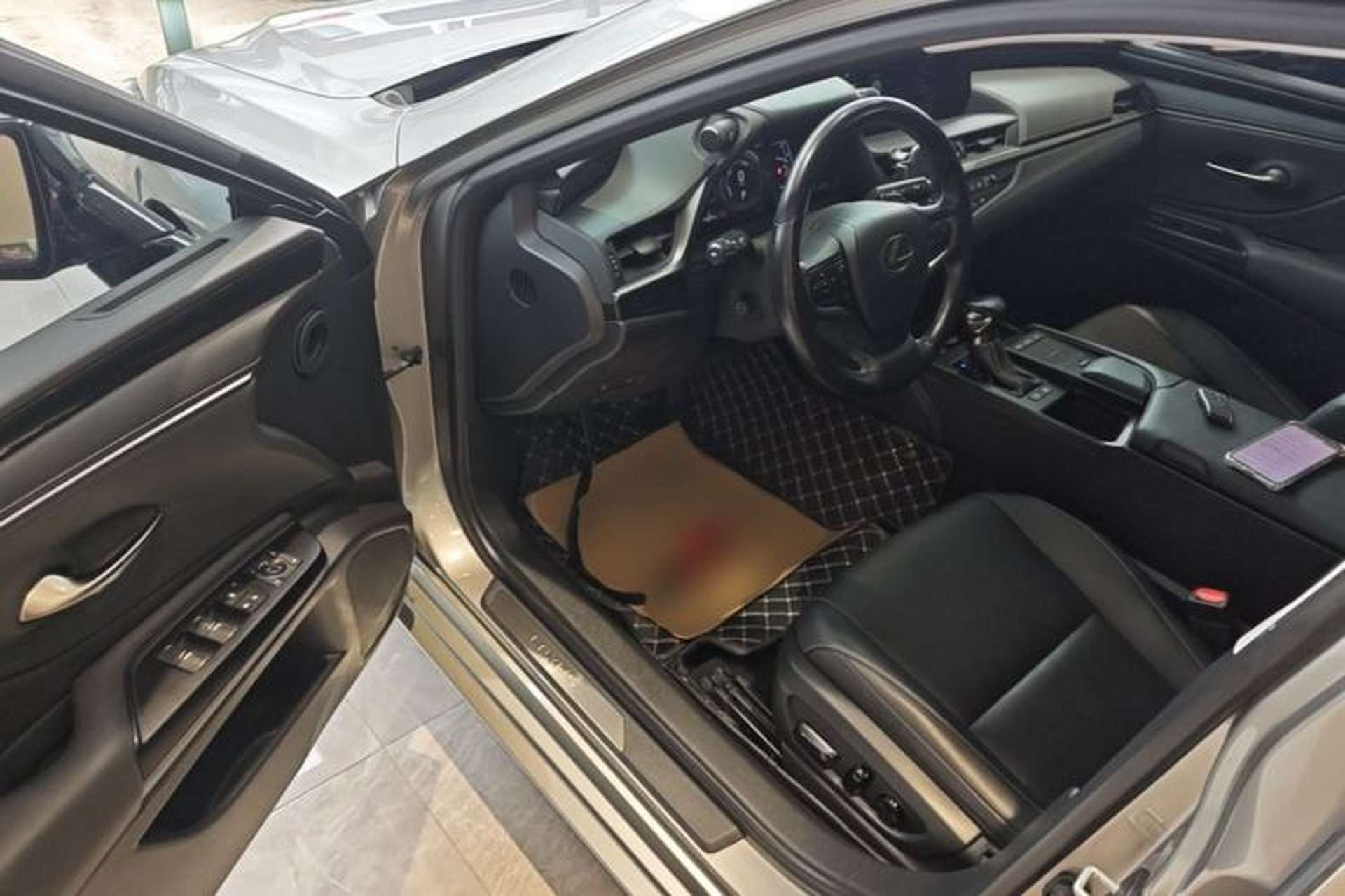 Used Lexus ES 2020 300h Premier Edition Driver Seat