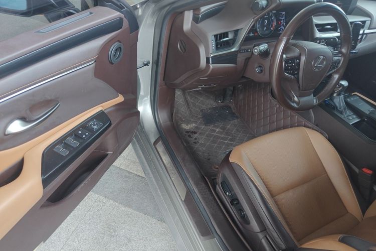 Used Lexus ES 2020 260 Excellence Edition Driver Seat