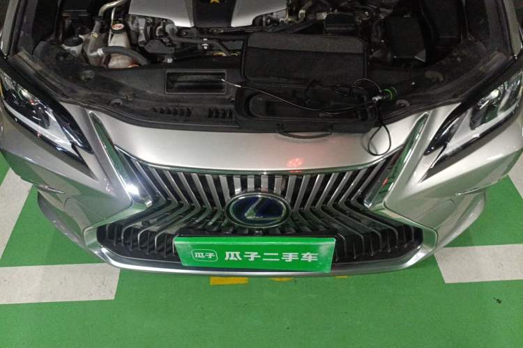 Used Lexus ES 2020 300h Premier Edition Engine Bay