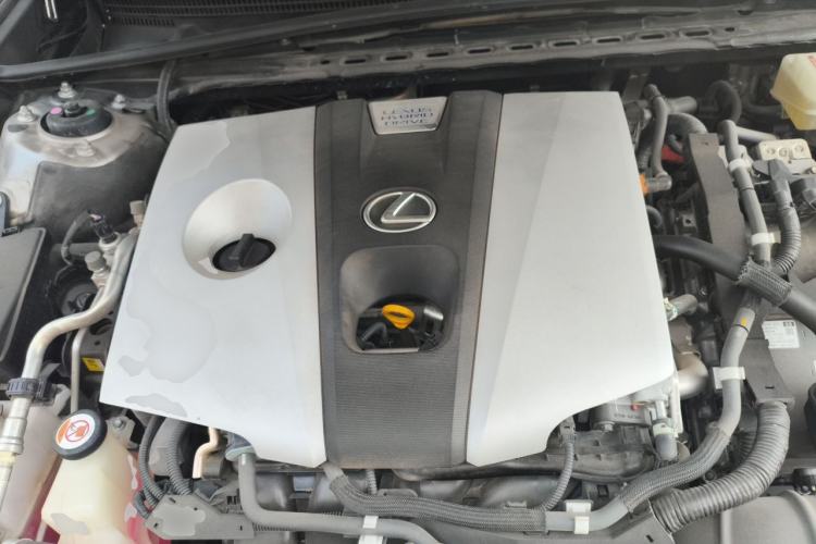 Used Lexus ES 2020 300h Premier Edition Engine Bay