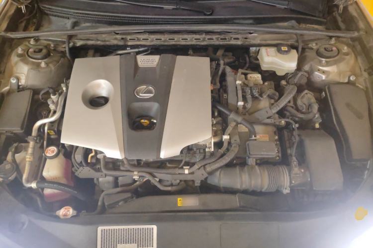 Used Lexus ES 2020 300h Premier Edition Engine Bay