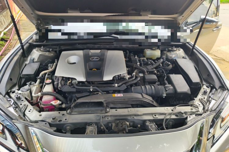 Used Lexus ES 2020 300h Deluxe Edition Engine Bay