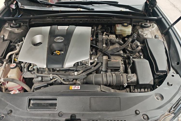 Used Lexus ES 2020 300h Premier Edition Engine Bay