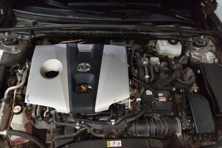 Used Lexus ES 2020 300h Premier Edition Engine Bay