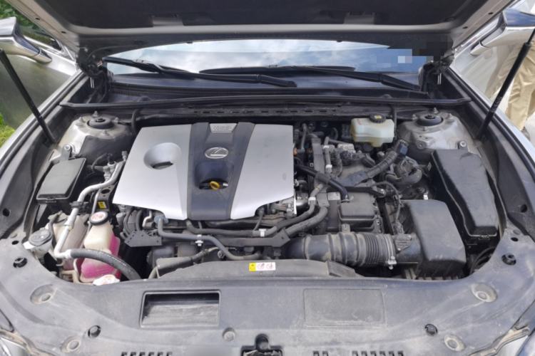 Used Lexus ES 2020 300h Deluxe Edition Engine Bay