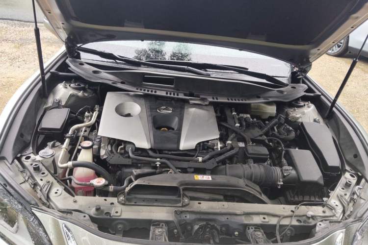 Used Lexus ES 2020 300h Premier Edition Engine Bay